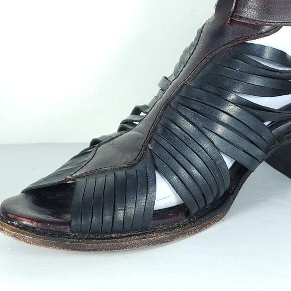 FREEBIRD BY STEVEN Women's Arrow US9 Black Distressed Leather Strappy Sandals - Picture 15 of 16